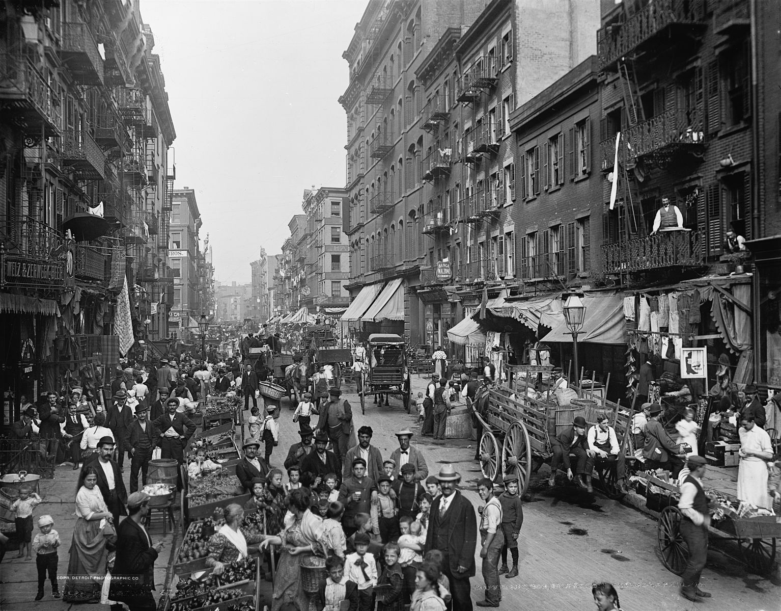 1534px-Mulberry_Street,_New_York_City_(LOC_det.4a08193).jpg